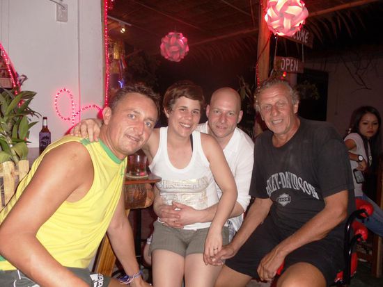 Unser letzter Abend mit Anita und Roger. Die beiden Tage vergingen soooo (oder zu) schnell und es hat uns gut getan, wieder einmal mit und über die Heimat zu quatschen.