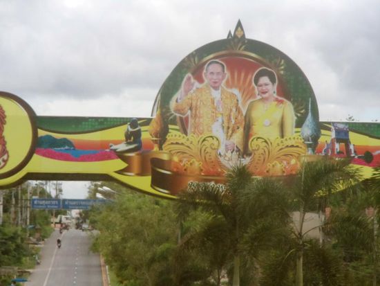 Hier winkt uns der König zu und sagt bye, bye Urs + Patric