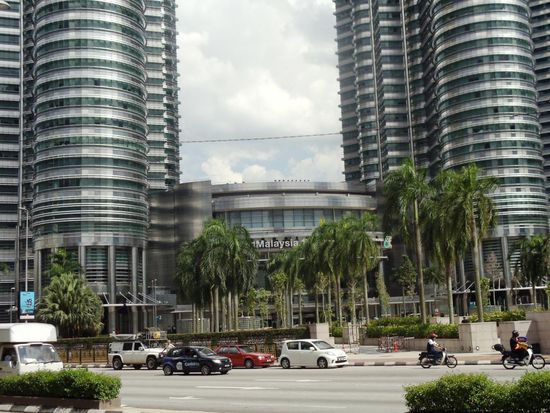 Hier sehen wir unseren Nissan Patrol, jedoch fast nichts von den Türmen. hkmh....