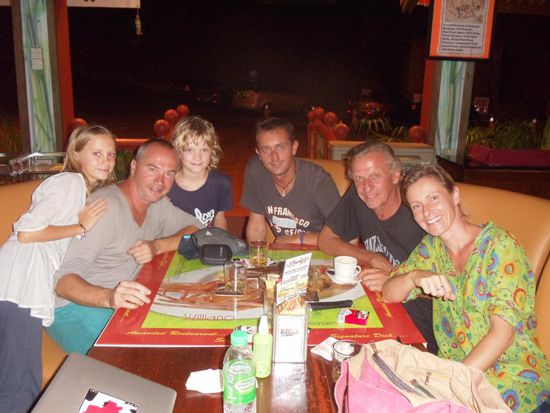 Abends trafen wir uns mit der Camper-Schweizer Familie aus dem Waadtland zum Nachtessen. Hat uns sehr gefallen und war auch ein wenig komisch, vom gleichen Land zu kommen und doch einige sprachliche Barrieren zu haben. Bon voyage!!