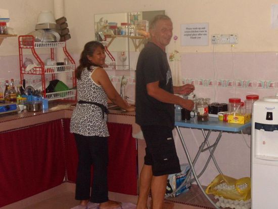 Am naechsten Morgen nahmen wir dann Abschied von Melaka und der freundlichen Guest House Familie. Natuerlich nach dem Kaffee und dem selbstgebackenen Kuchen