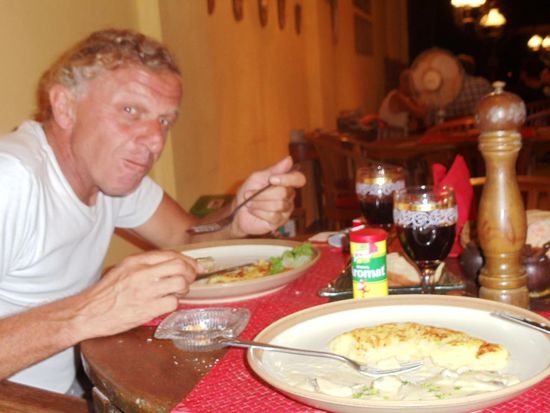 Nachtessen im Swiss Restaurant Bali. Zuerst gabs Roeschti und danach Raclette.