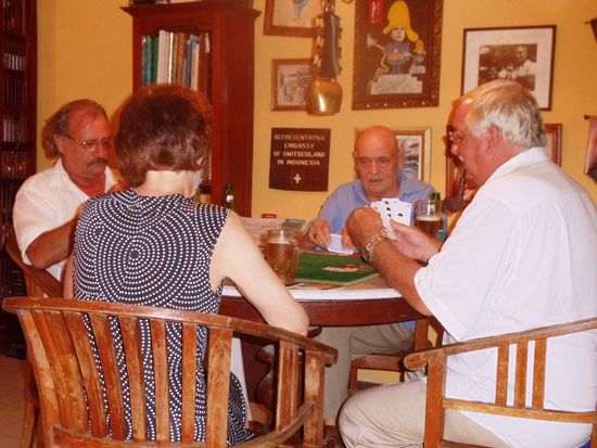 Am Tisch neben uns wurde eifrig gejasst. Wir wurden auch gefragt, aber liessen den Jass aus.
