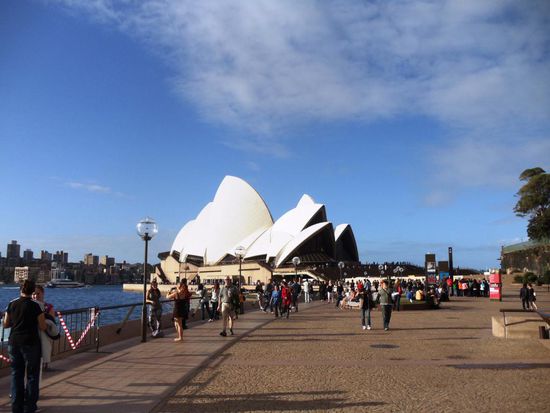Am naechsten Tag schien die Sonne und wir entschieden uns, noch einen gemuetlichen Touritag zu machen. Ab zum Opera House.