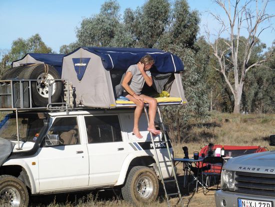 Dann stieg Urs aus seinem Zelt