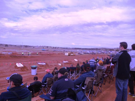 Nach dem Frühstück besuchten wir in Broken Hill ein Off Road Veranstaltung.