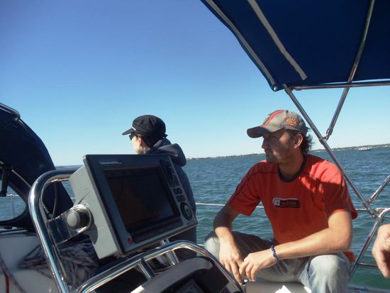 Der kritische Blick ist eigentlich nicht gerechtfertigt. Glenn hat wirklich alle Geräte an Bord, welche man benötigt. Man kann sogar den Autopiloten einschalten und dazu einen "Schnappen..."