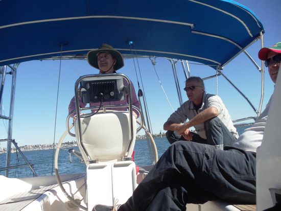 Immer weiter entfernt vom Hafen bewegen wir uns aufs offene Meer hinaus