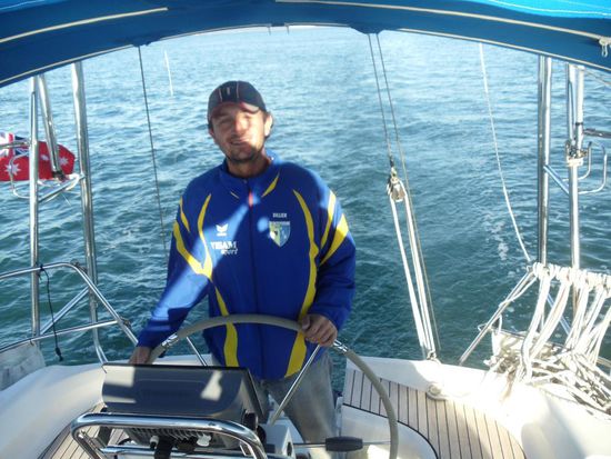 ich das Boot steuern. Wir wissen ja jetzt, wie's geht.