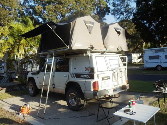 Nach den erholsamen Tagen bei Jessica und Russell in Brisbane gings dann weiter gen Norden. Nach knapp zwei Stunden kamen wir in Bribie Island an. Wir waren noch ein wenig müde vom Vorabend mit Ingrid und freuten uns, wieder einmal zwei Nächte in unseren Dachzelten zu schlafen und die Natur zu geniessen