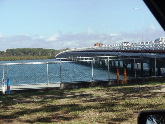 Nach zwei Tagen verliessen wir Bribie Island über die Brücke Richtung Fraser Island.
