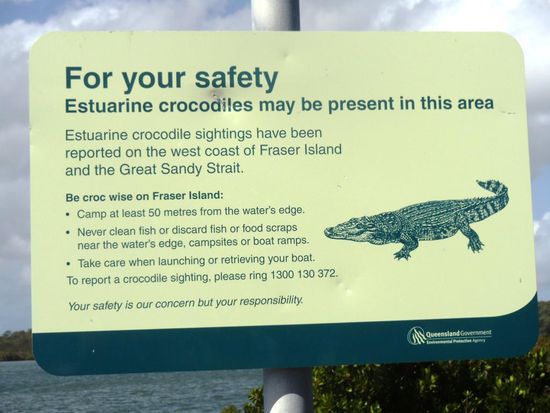 Sicherheits- und Warnschilder gibts hier überall.