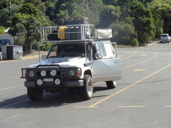 Wir merkten schon bald, dass nicht Hauptsaison ist. Praktisch alleine stehen wir hier und warten, dass wir auf die Fähre können