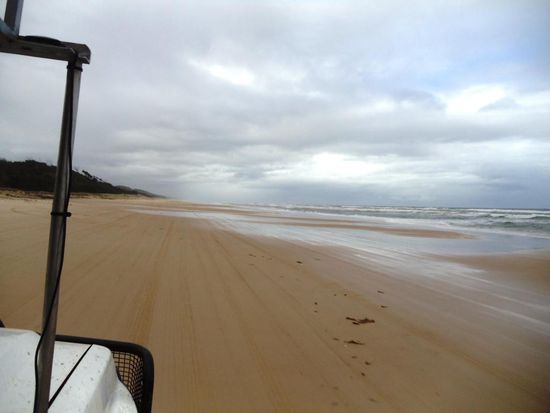 Mit gut 80km/h dem Meer entlang auf Sand dahinrasen - ein Traum für viele Autofahrer.