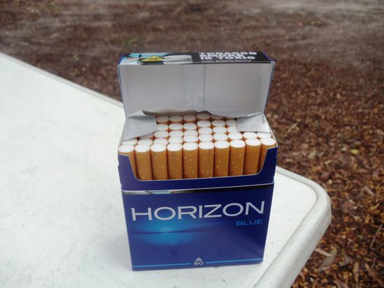 Die (billigen) Asien Marlboro sind aufgeraucht. Ab heute beginnt das teure Oz rauchen für Urs. Er raucht nur noch ein Päckchen am Tag. Okay, es sind eventuell zwei bis acht Zigis mehr drin - aber trotzdem...