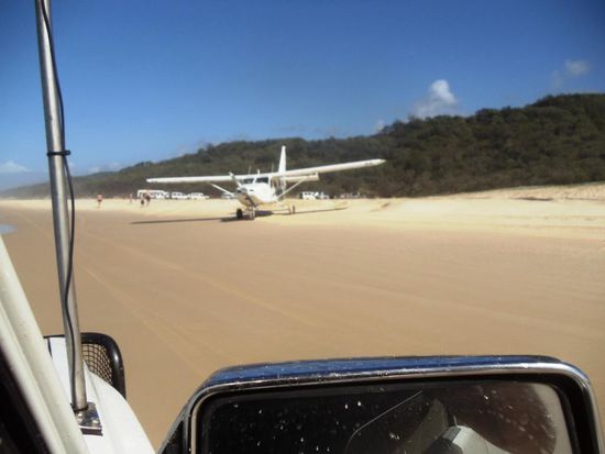 Ja, und ne Start- und Landebahn für Flugzeuge gibts hier auch auf derselben Piste..