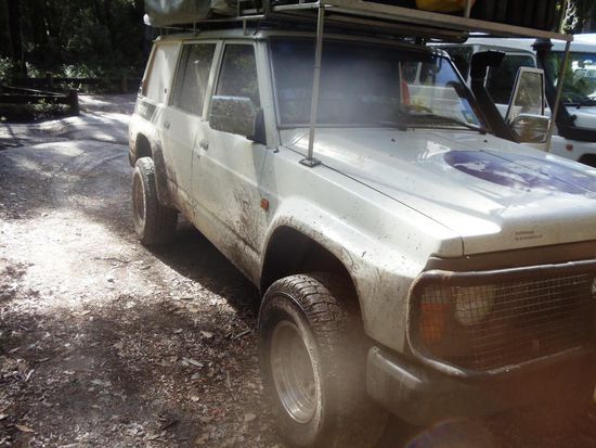 Jaja, unser lieber Nissan Patrol hat gelitten auf diesen Sandstrecken und diesen Pfützen. Aber wir sind extrem stolz auf ihn - hat er uns doch noch nie im Stich gelassen!!