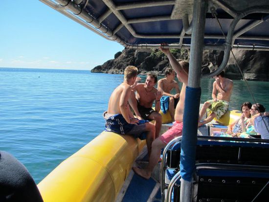 Beim zweiten Schnorchelstopp gingen nicht mehr alle ins Wasser. Für viele war das Wasser einfach zu kalt und die Fische hier waren viiiiel  grösser....