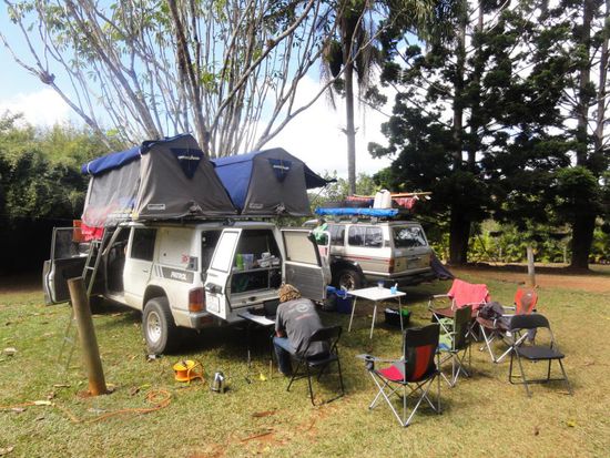 Nach dem Schweizer Abend mit Raclette und Schwiizermuusigg blieben wir noch einen Tag auf dem Campingplatz in Yungaburra.
Urs beendet hier den Reisebericht.