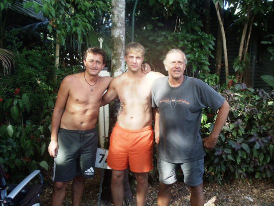 Dann hiess es am nächsten Morgen Abschied nehmen von Dennis, welcher zurück nach Deutschland fliegt. Bye, bye und wir bleiben in Kontakt. Die gegenseitigen Besuche nach unserer Reise werden wir nicht vergessen (inklusive dem obligaten Fussballspiel, gelle?)