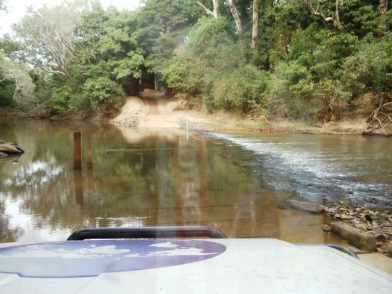 Unsere erste Flussüberquerung auf dem Weg nach 'Old Laura'. Machte Spass!!