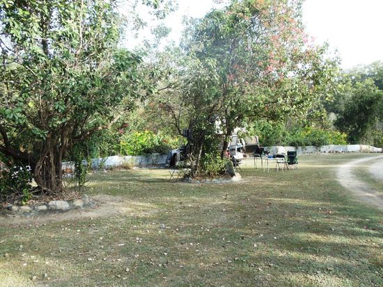 Wir parkten unseren Nissan Patrol auf dem wunderschönen Platz..