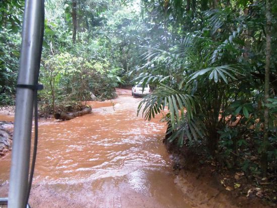 Unser Nissan Patrol schaffte einfach ALLES! Die Flüsse und Bäche konnten ihn und uns nicht aufhalten