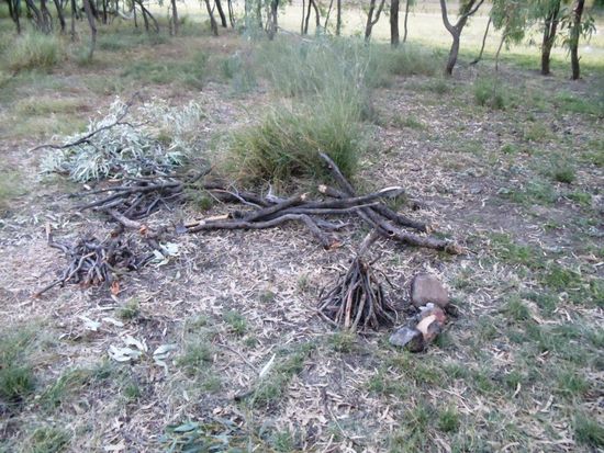 Nun ja, so richtig viel Holz haben wir hier nicht gefunden - aber für ein kleines, gemütliches Abendfeuerchen reichte es..