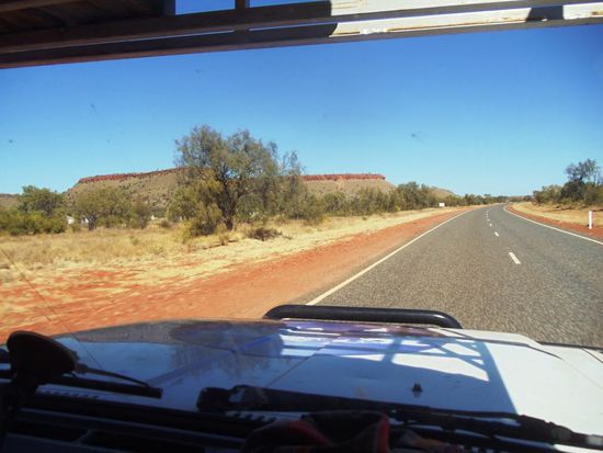 Vor so einer Kurve werden wir mit einem Warnschild gewarnt; "Vorsicht, scharfe Kurve"...naja...