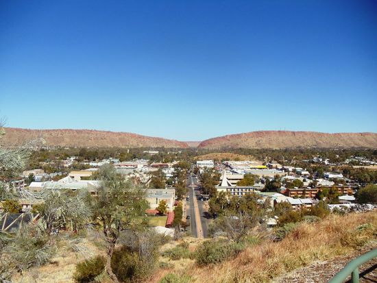 Ausblick vom Anzac Hill über Alice Springs Richtung Gap und den MacDonnell Ranges