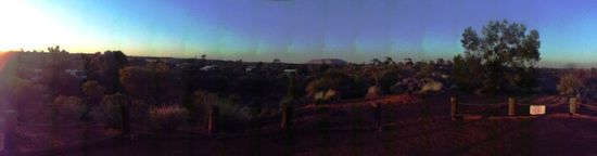 Am nächsten Morgen stand Urs früh auf, um den Uluru beim Sonnenaufgang zu fotografieren