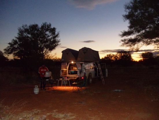 Abendessen um halb sieben und dann; Gute Nacht..chrrrrrrr