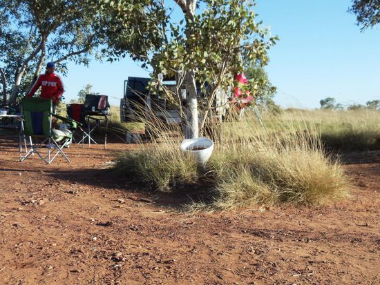 Lustig war, dass es hier wirklich noch ne Toilette gab. Hat irgend jemand für uns dagelassen - nett, he??