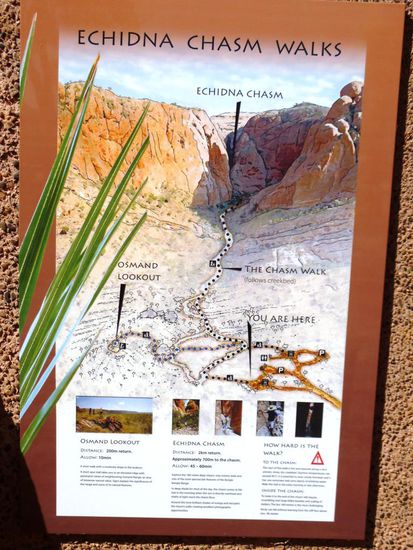 Da kann man sich sicher nicht verlaufen. Alles ganz genau für die Touristen beschrieben - also auch für uns!!