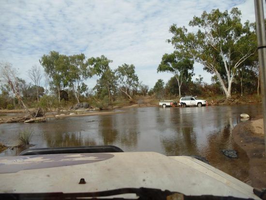 Die letzte Flussüberquerung und dann konnte unser Nissan Patrol endlich aufschatmen. Bis nach Darwin gibts nur noch Highways und feste Strassen --&gt; versprochen!!