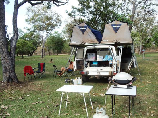 Aurora Campingplatz im Kakadu Nationalpark. Hier konnten wir uns den Staub runterdurschen und Abends mit den Moskitos nachtessen.
