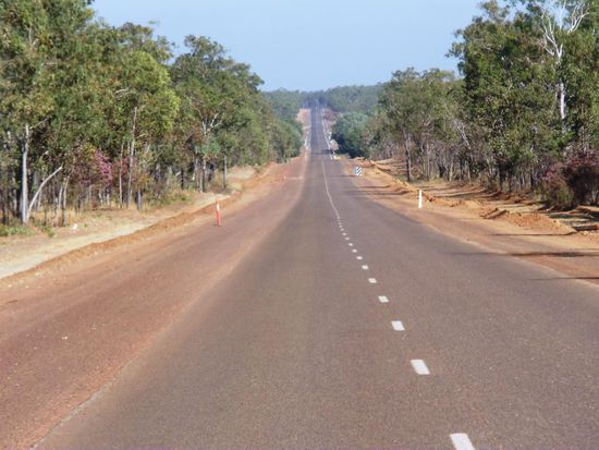 So fuhren wir relativ früh am nächsten Morgen auf dem Arnhem Hwy im Kakadu Nationalpark weiter