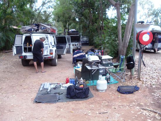In Darwin, auf dem Campingplatz Shady Glen, räumten wir das Auto komplett aus und renigten alles
