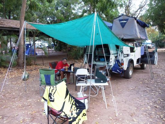 Daily business. Sitzen, relaxen und im Internet herumkurven