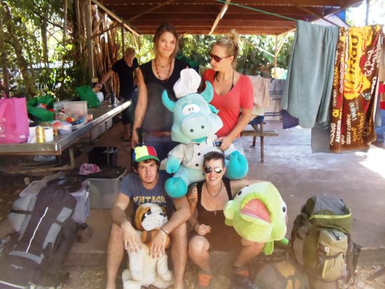 Bye, bye America and England - nice to meet you. Sie ziehen per Autostopp weiter Richtung Katherine - viel Glück!