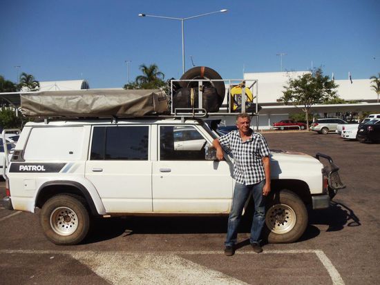 Noch ein letztes Abschiedsfoto mit dem Flughafen im Hintergrund.
