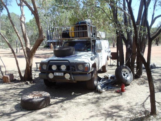 Am nächsten Tag gings daran, die restlichen drei Räder vom Dach runter zu holen und zu wechseln.