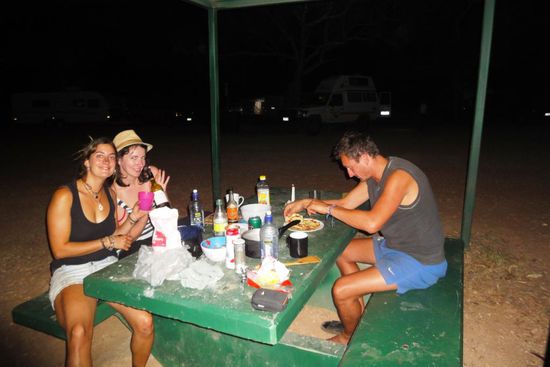 Prost! Ja, und ich geniesse eine der vielen, guten Pizzas