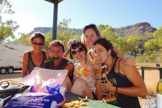 Zum Frühstück gabs alles, was nicht über die Grenze durfte. Ausser die fünf Kilos Kartoffeln und die Zwiebeln konnten wir nicht aufessen