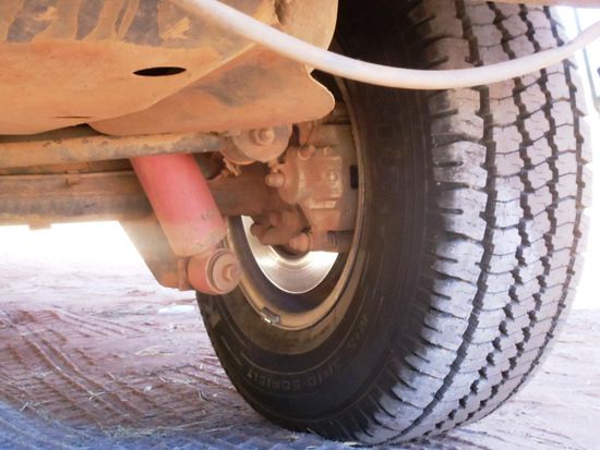 Das Rad hinten rechts ohne Abdeckung