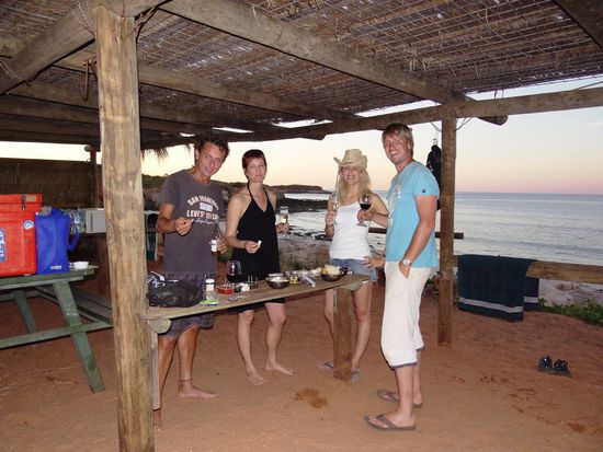 Claudia und Sara kauften sehr leckere Sachen und wir genossen den Gourmet Apetizer mit Kaviar, Seafood und einen butterweichen Camembert,mmmhhmmm