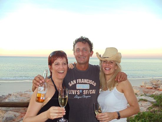 Ankunftsapéro mit unserer wunderschöner Aussicht - und natürlich Begleitung.