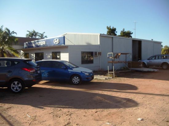 Das neu erworberne Grundstück von Simon mit dem neuen Verkaufsbüro und den beiden neuen Werkstätten