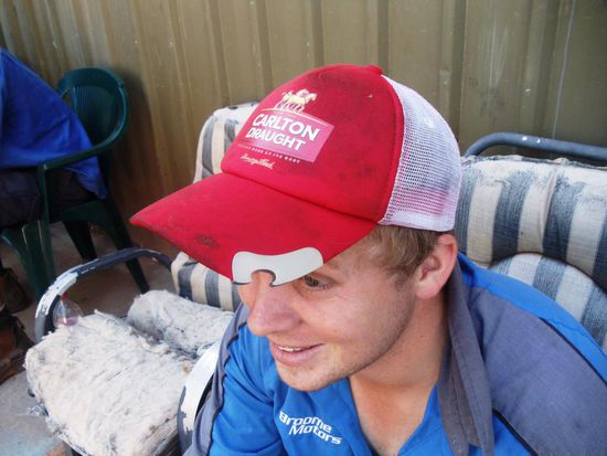 Dan, von welchem ich das Fahrrad erhielt. Noch was für meine Feldschlösschen,Carlsberg Kollegen. Diese Kappe von Carlton Draught mit Flaschenöffner gefällt mir und ist unglaublich praktisch