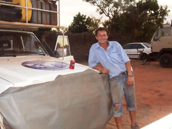 Verdientes Feierabendbier nach einem harten Arbeitstag.